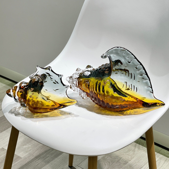 Sklenený dekoratív mušľový tvar, fúkané sklo, leštený povrch, jednoduchý moderný štýl, abstraktná forma