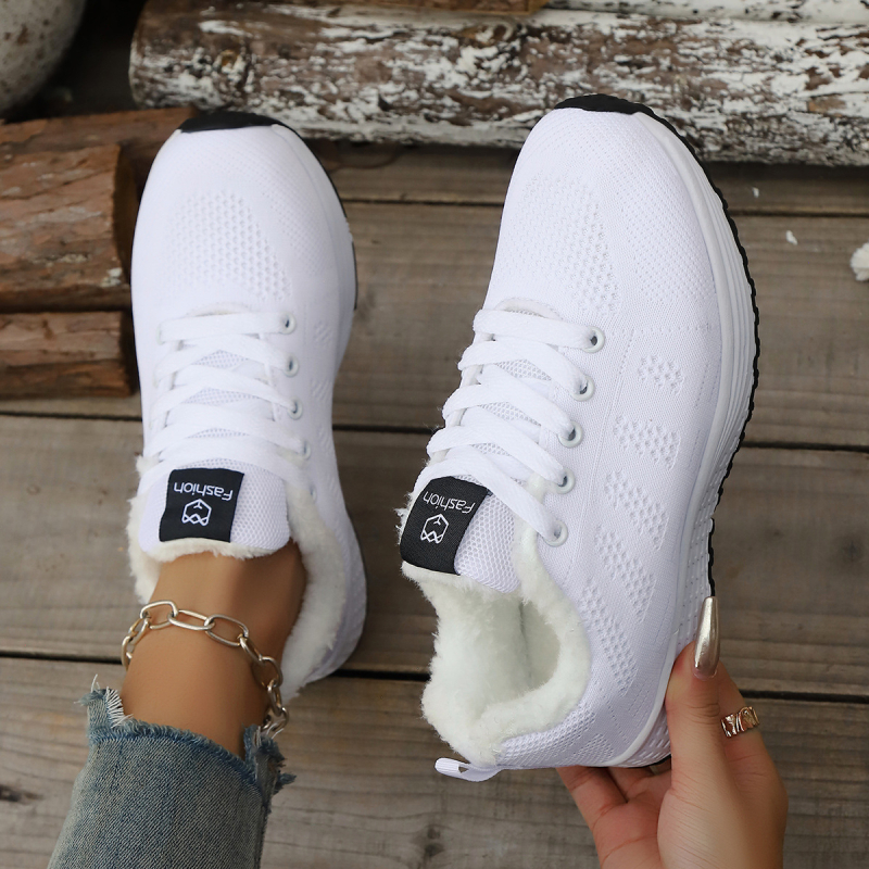 Naise igapäevased puuvillased tossud soojendava vooderdusega, madal varvas, nöörimisega sulgumine, EVA tald (Ülemine: Super Fiber; Vooder: tehis karusnahk; Tald: EVA; Sulgemine: nöörid; Kinga kõrgus: madal)