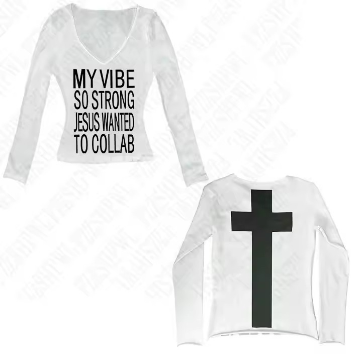 Elő- és hátoldalán viselhető betűs mintázatú hosszú ujjú póló, V-nyakú, karcsú szabás, poliészter