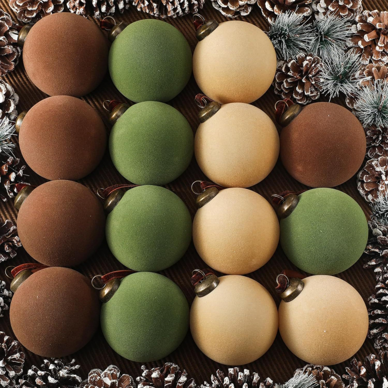 Veľká vianočná guľa z velúru s flokovaním, v krabici, zavesiteľná ozdoba na stromček • Spracovanie: čiastočne ručné a čiastočne mechanické • Nie darček • Žiadna IP licencia