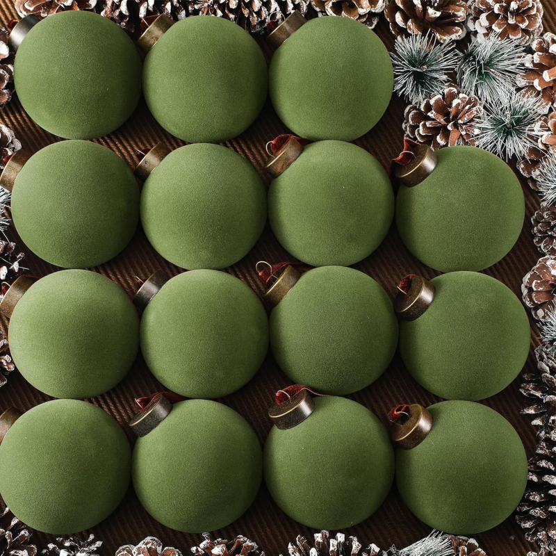 Veľká vianočná guľa z velúru s flokovaním, v krabici, zavesiteľná ozdoba na stromček • Spracovanie: čiastočne ručné a čiastočne mechanické • Nie darček • Žiadna IP licencia