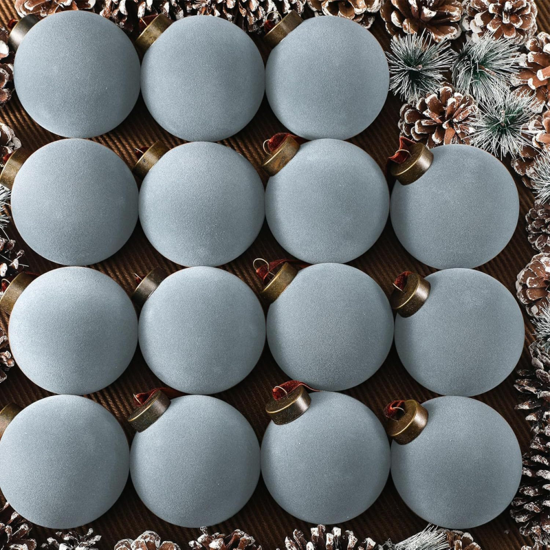 Veľká vianočná guľa z velúru s flokovaním, v krabici, zavesiteľná ozdoba na stromček • Spracovanie: čiastočne ručné a čiastočne mechanické • Nie darček • Žiadna IP licencia