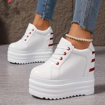 Női fehér vastag talpú edzőcipő meleg gyapjú bélésével, raffia felsőrész csíkos mintával, slip-on kényelemmel
