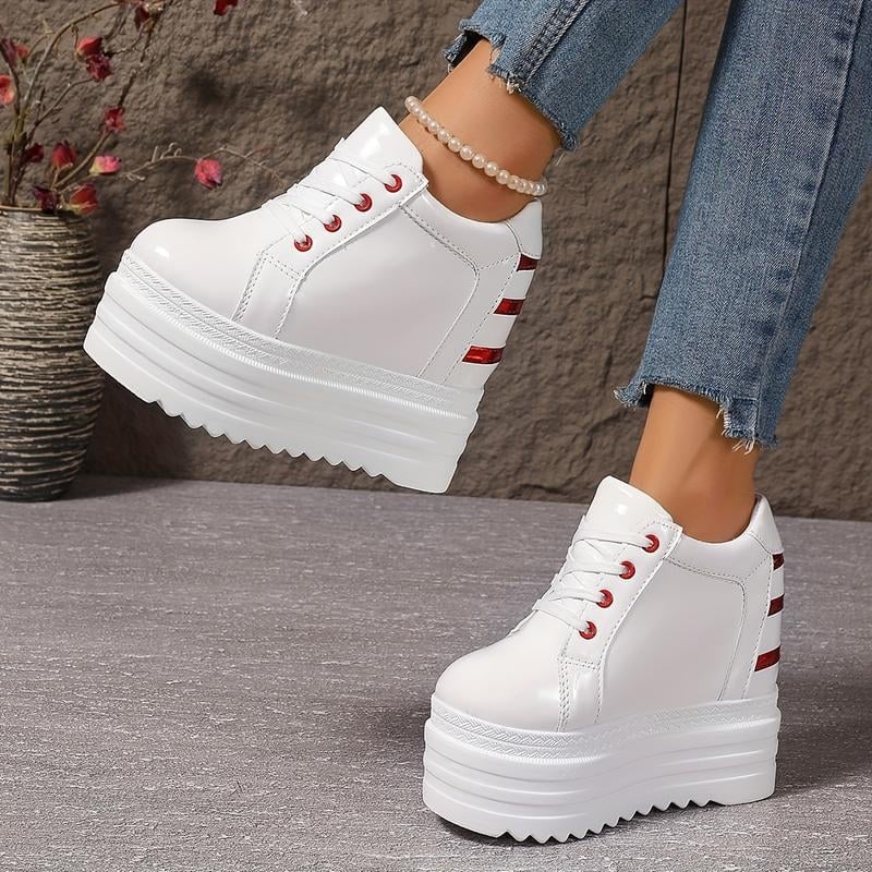 Női fehér vastag talpú edzőcipő meleg gyapjú bélésével, raffia felsőrész csíkos mintával, slip-on kényelemmel