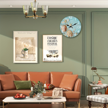 Nástenné hodiny s tropickým motívom mušlí a morských hviezd s pieskom, kruhový drevený rám, štýl olejomaľba, do obývačky