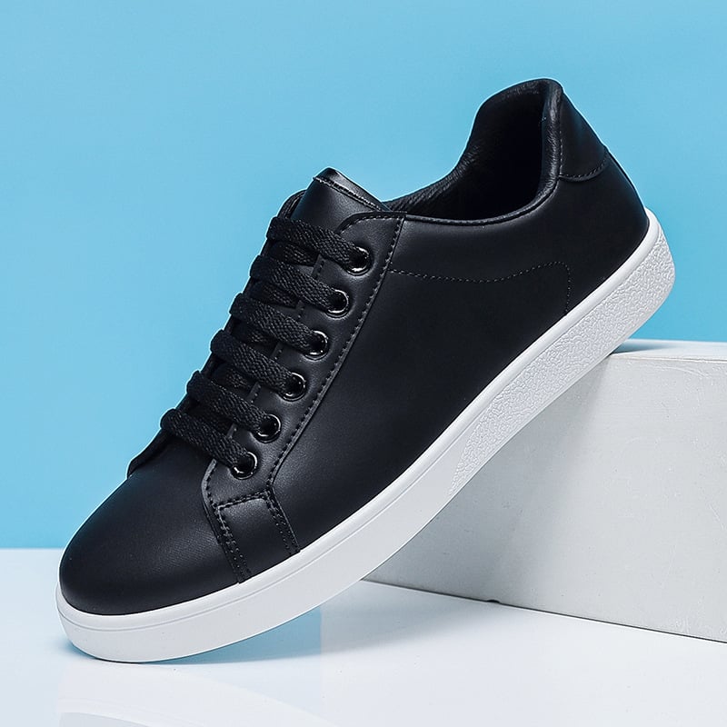 Férfi mindennapi sneakers kerek orrú, felső rész szintetikus bőrből, gumírozott talp, zárás fűzőkkel