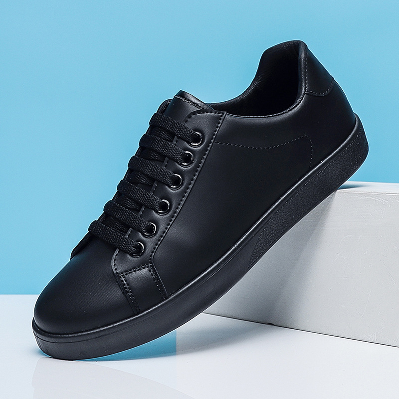 Férfi mindennapi sneakers kerek orrú, felső rész szintetikus bőrből, gumírozott talp, zárás fűzőkkel