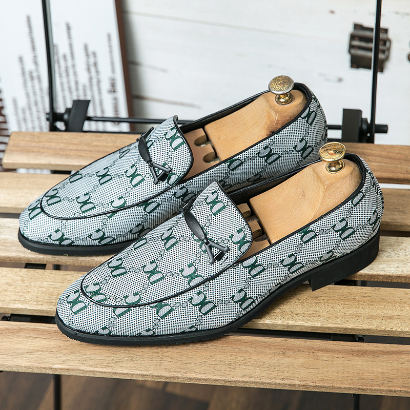 Férfi PU bőr slip-on cipő, felső rész PU bőrből, ultra-könnyű gumírozott talp, belső mikroszálas, hegyes orr