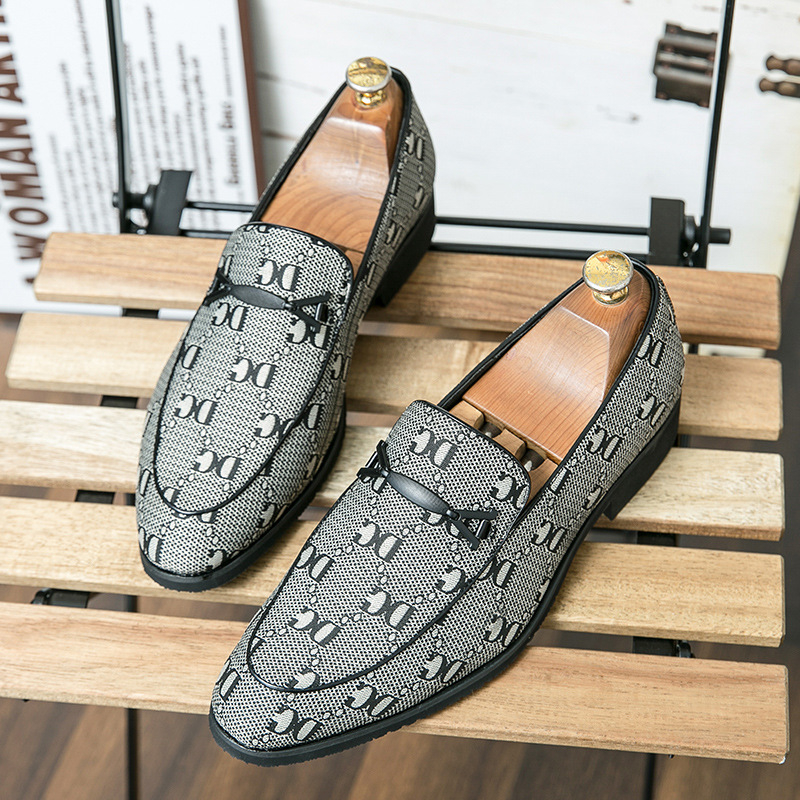 Férfi PU bőr slip-on cipő, felső rész PU bőrből, ultra-könnyű gumírozott talp, belső mikroszálas, hegyes orr