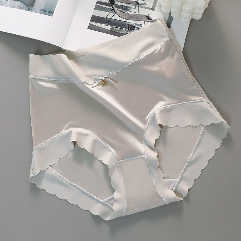 Ženské nohavičky s stredným pásom z nylonu; ice-silk látka; priedušné a antibakteriálne; vsadené Mulberry hodváb; hlavná tkanina 70–80% nylon; pletené 51–60D.