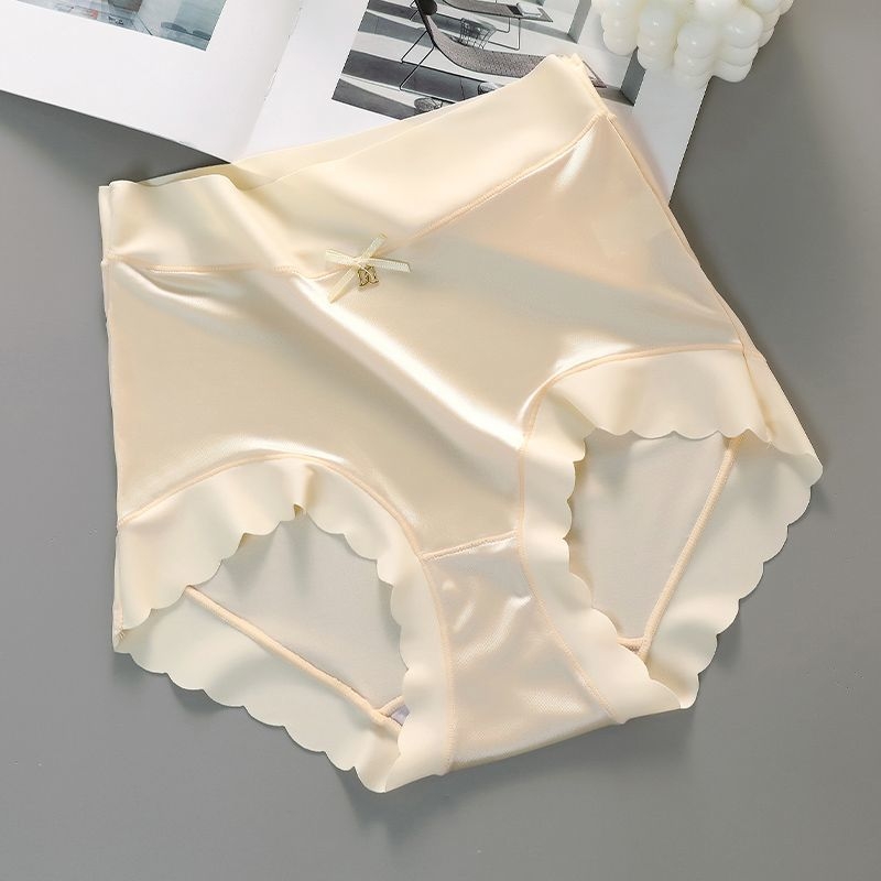 Ženské nohavičky s stredným pásom z nylonu; ice-silk látka; priedušné a antibakteriálne; vsadené Mulberry hodváb; hlavná tkanina 70–80% nylon; pletené 51–60D.