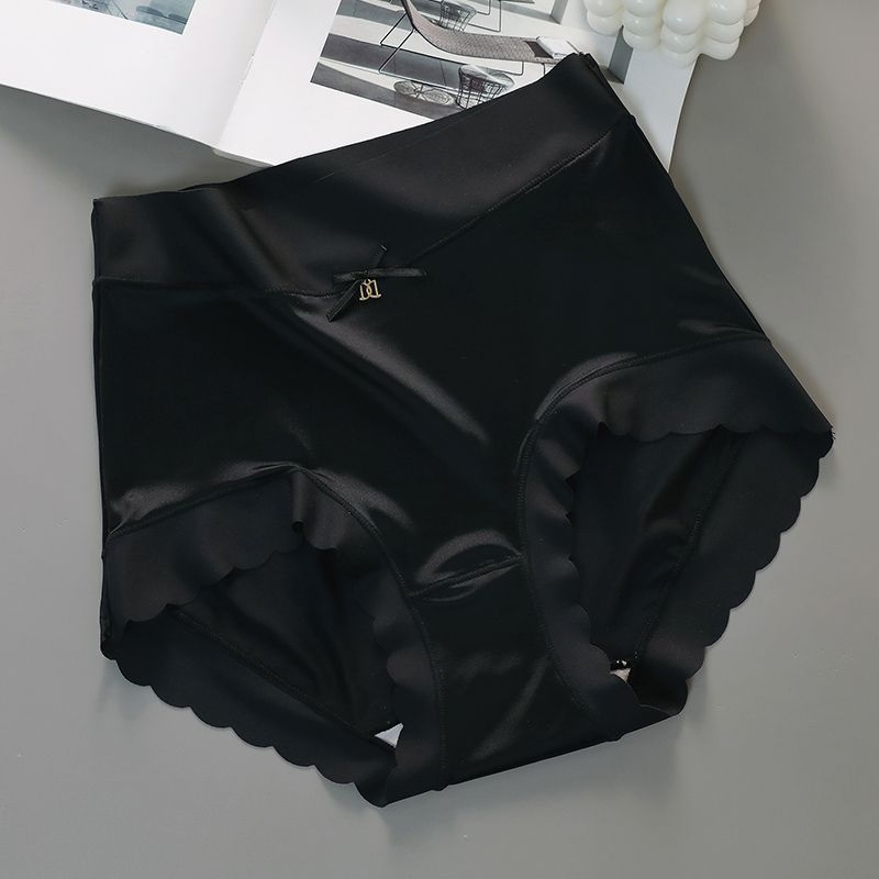 Ženské nohavičky s stredným pásom z nylonu; ice-silk látka; priedušné a antibakteriálne; vsadené Mulberry hodváb; hlavná tkanina 70–80% nylon; pletené 51–60D.