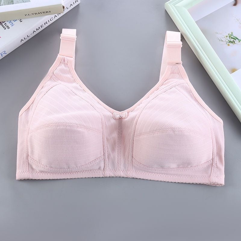 Podprsenka s plnou pokrývkou, bez kostíc, z nylonu s bavlnenou výstelkou, tenké formované poháre, odnímateľné dvojité ramienka, zadné zapínanie s tromi radmi háčikov