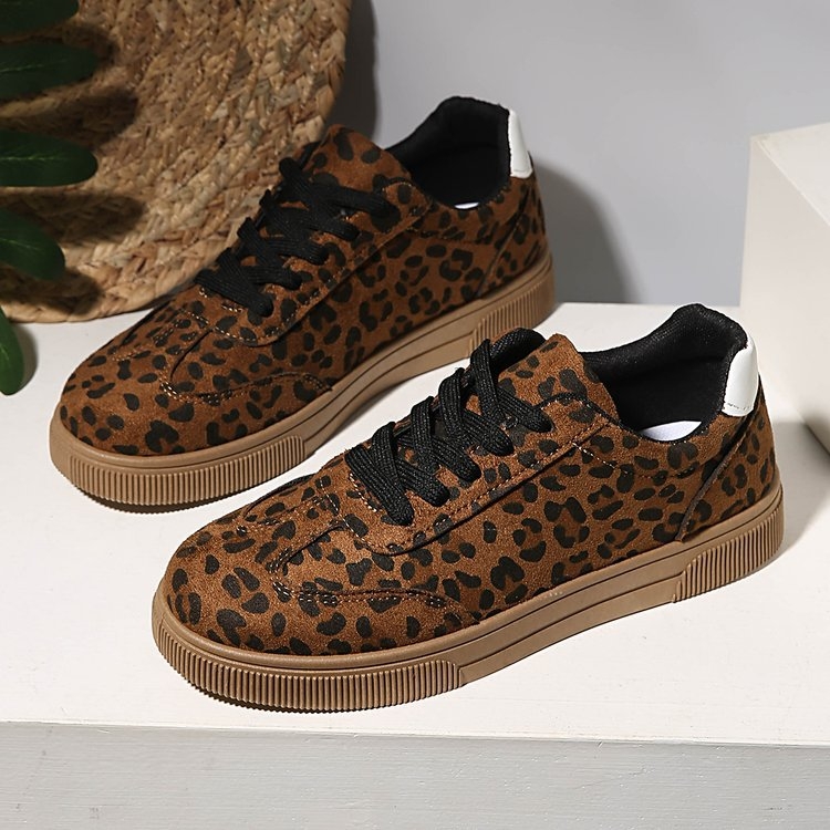 Női német edzőcipő - kerek orr, velúr felsőrész, bőr talp, fűzőzárás, alacsony felső