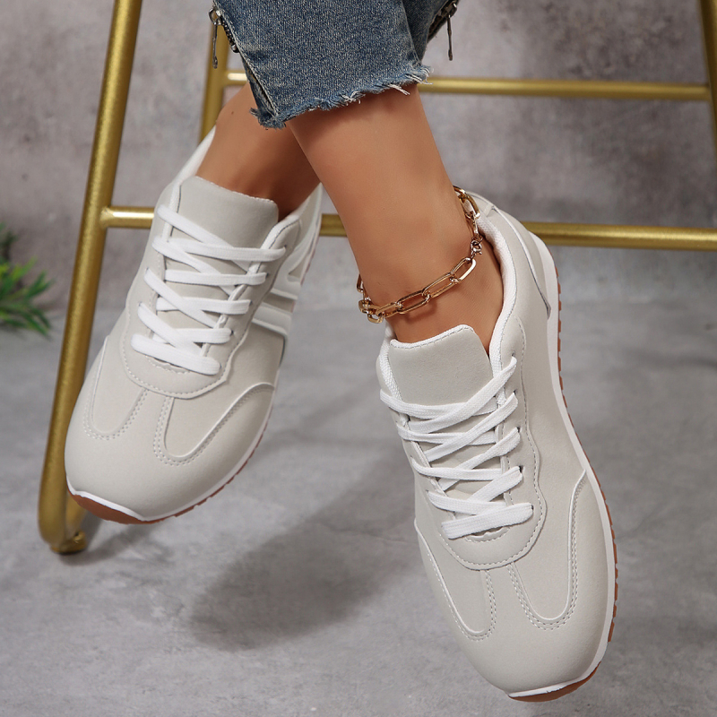 Női platformos sneaker — kerek orr, mű PU felsőrész, légáteresztő mesh belső, fűzővel záródó, alacsony platform sarok 1–3 cm