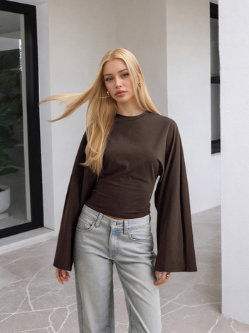 Дамски топ с тясно прилепване, дълъг ръкав, кръгла яка, акцент на талията, полиестер