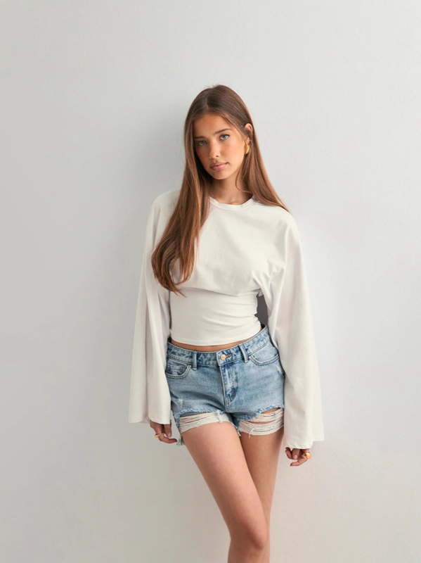 Дамски топ с тясно прилепване, дълъг ръкав, кръгла яка, акцент на талията, полиестер