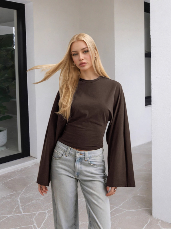 Дамски топ с тясно прилепване, дълъг ръкав, кръгла яка, акцент на талията, полиестер