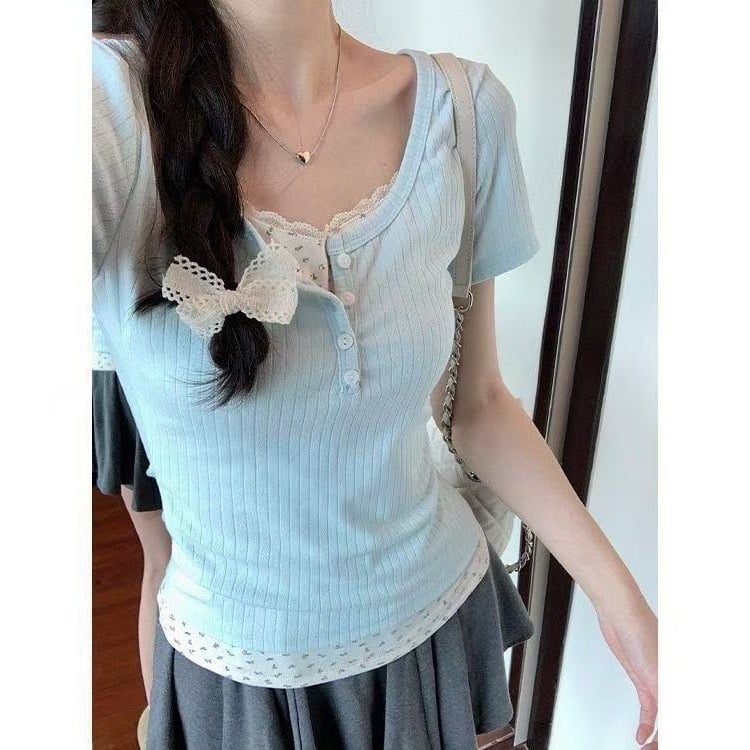 Ženska kratka majica s cvjetnom čipkom, V-dekolte, mješavina chenille-spandex, detalji s kopčama i šavovima