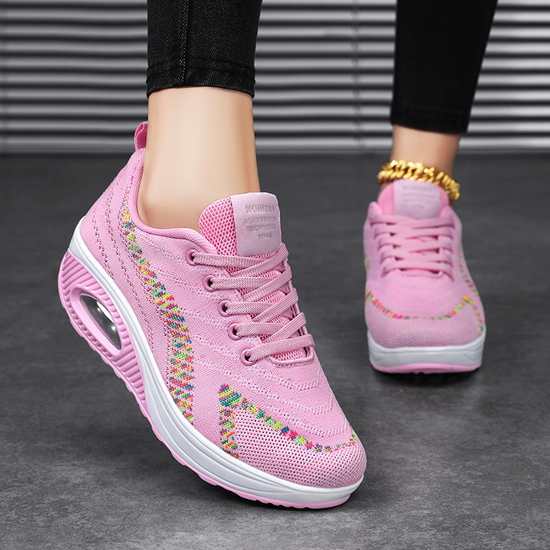 Női sportos slip-on cipő, lélegző hálós felsőrész, vastag kúpos talp (3–5 cm)