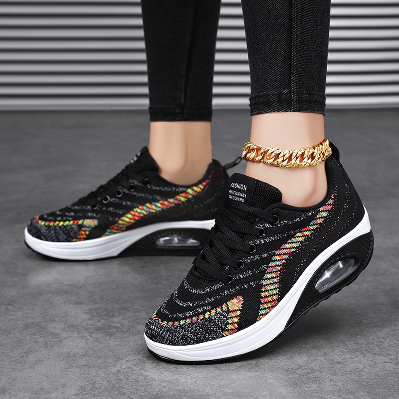 Női sportos slip-on cipő, lélegző hálós felsőrész, vastag kúpos talp (3–5 cm)