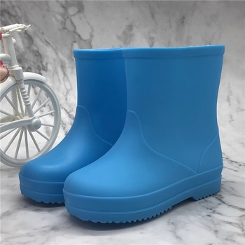 Detské dažďové čižmy – PVC, vodeodolné a protišmykové, s plochou podrážkou, nízkym horným dielom, jednofarebný vzor, unisex, pre deti 7–12 rokov