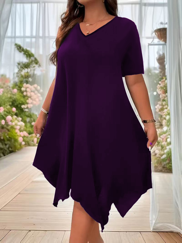 Šaty z pletenej tkaniny s okrúhlym výstrihom, strednej dĺžky s nepravidelným lemom, krátke rukávy, voľný pás.