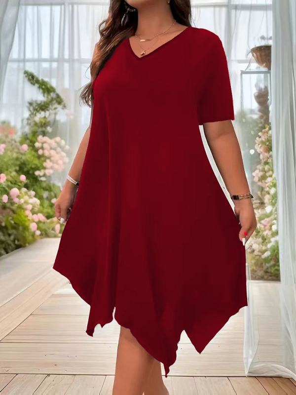 Šaty z pletenej tkaniny s okrúhlym výstrihom, strednej dĺžky s nepravidelným lemom, krátke rukávy, voľný pás.