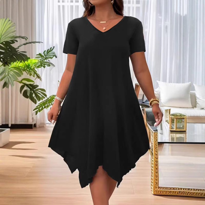 Šaty z pletenej tkaniny s okrúhlym výstrihom, strednej dĺžky s nepravidelným lemom, krátke rukávy, voľný pás.