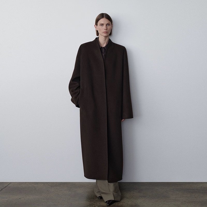 Дамско палто от вълнен твид, стойкова яка, скрита закопчалка, дължина 80–100 см, свободна кройка