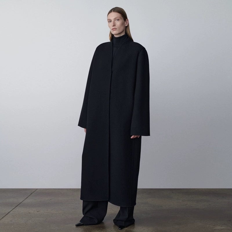 Дамско палто от вълнен твид, стойкова яка, скрита закопчалка, дължина 80–100 см, свободна кройка