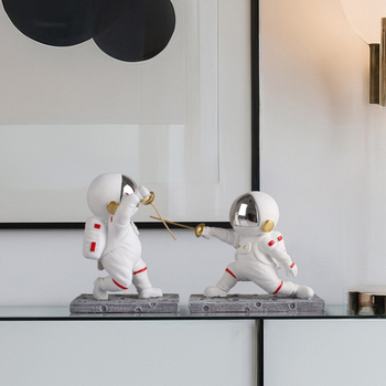 Figúrka astronauta šermiar, syntetická živica; jednoduchý a moderný štýl; výroba: liatie, leštenie; kód produktu Ltao675776013872