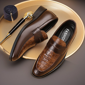 Férfi PU bőrből készült felső részű cipő, hegyes orral, gumitalppal, alacsony sarka 1–3 cm, csíkos mintázat, bőr belső bélés, ősz