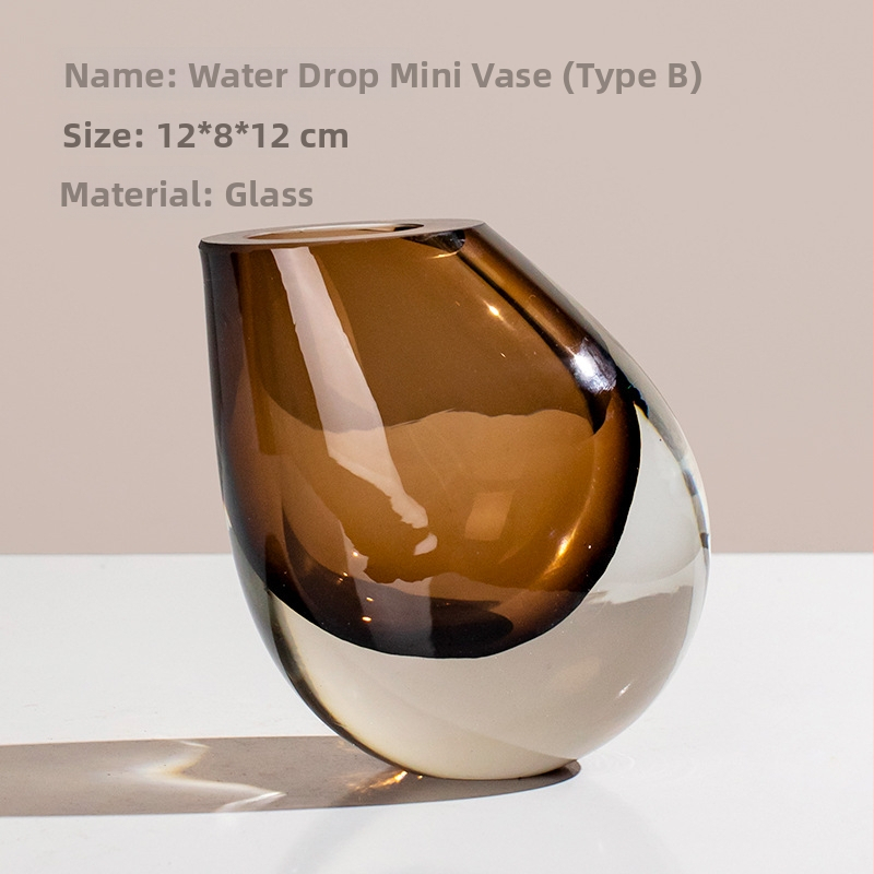 Sklenená váza, fúkaná, moderný minimalistický geometrický dizajn, leštený povrch