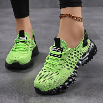 Športová obuv s priedušnýmSieťovým vrškom, šnúrky, nízky strih, vhodná na turistiku