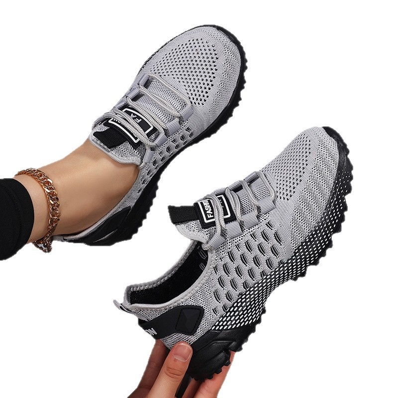 Športová obuv s priedušnýmSieťovým vrškom, šnúrky, nízky strih, vhodná na turistiku