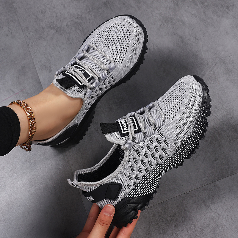 Športová obuv s priedušnýmSieťovým vrškom, šnúrky, nízky strih, vhodná na turistiku