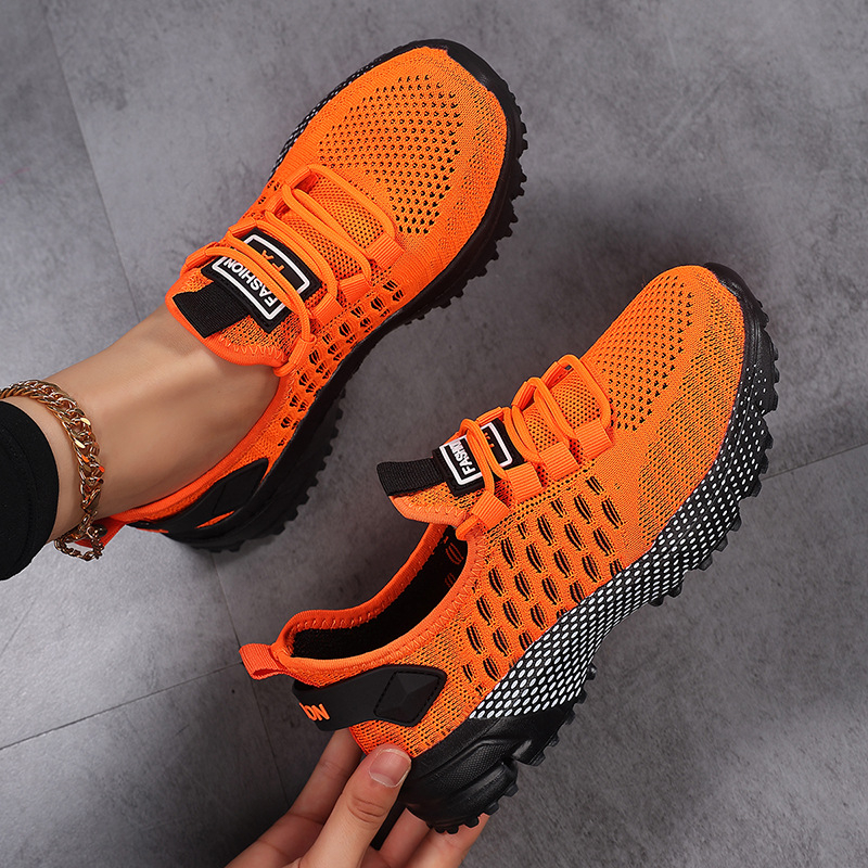 Športová obuv s priedušnýmSieťovým vrškom, šnúrky, nízky strih, vhodná na turistiku