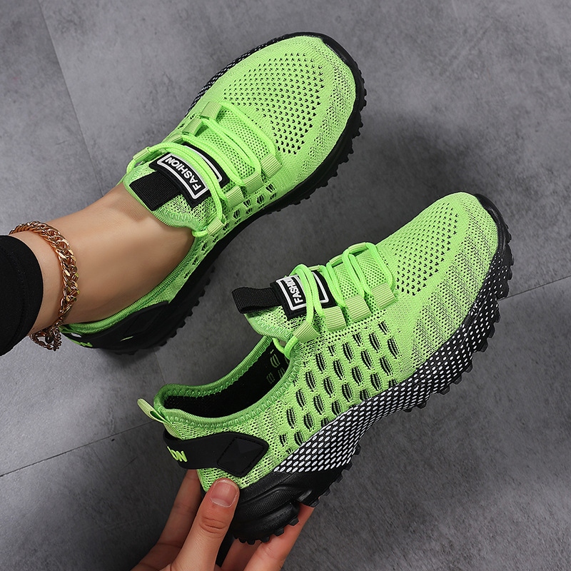 Športová obuv s priedušnýmSieťovým vrškom, šnúrky, nízky strih, vhodná na turistiku