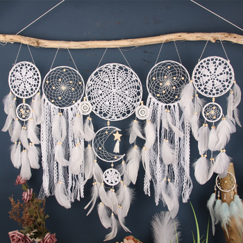 Nástenný lapač snov v severskom štýle Nordic – päťdielna súprava s perami, ručná výroba, domáci dekor