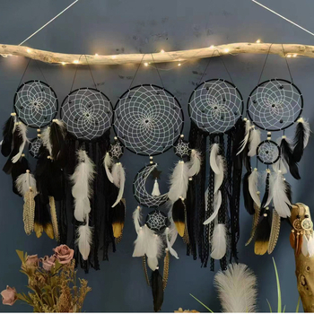 Nástenný lapač snov v severskom štýle Nordic – päťdielna súprava s perami, ručná výroba, domáci dekor