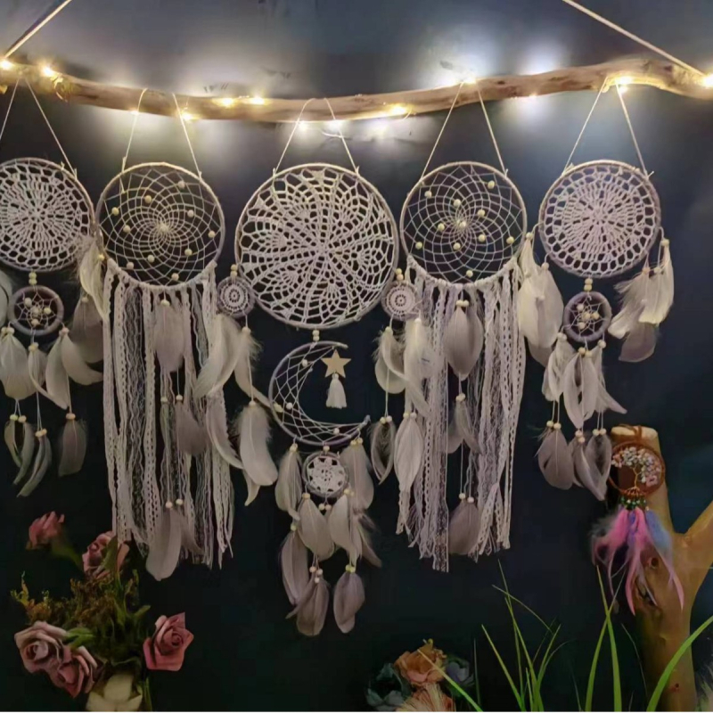 Nástenný lapač snov v severskom štýle Nordic – päťdielna súprava s perami, ručná výroba, domáci dekor