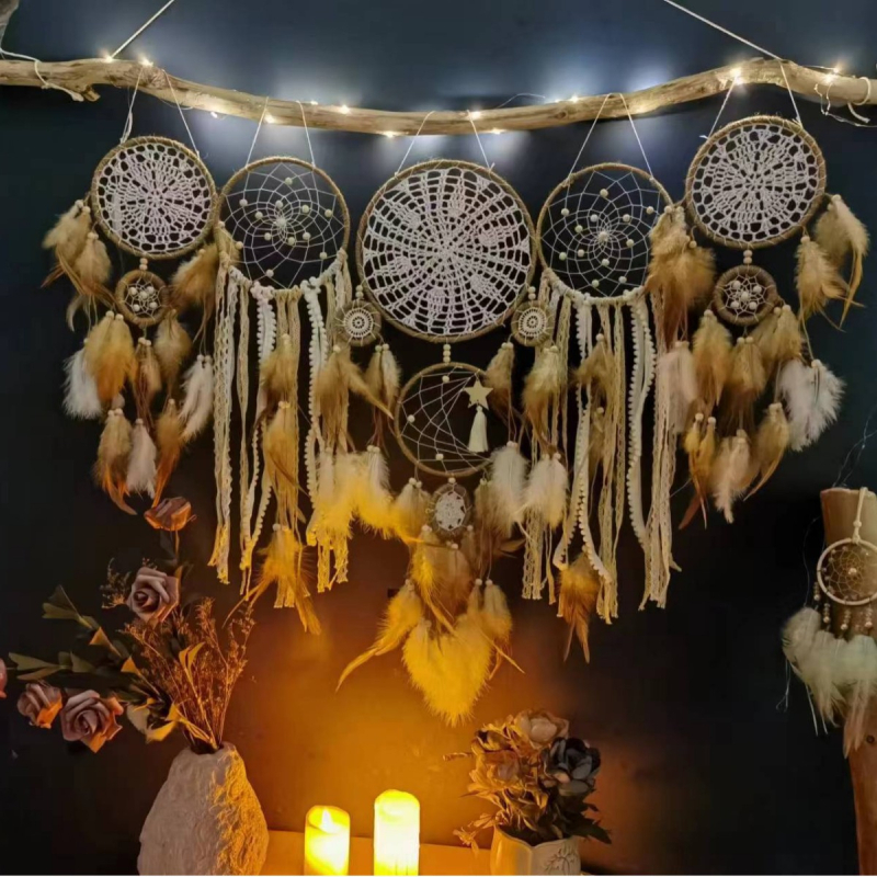 Nástenný lapač snov v severskom štýle Nordic – päťdielna súprava s perami, ručná výroba, domáci dekor