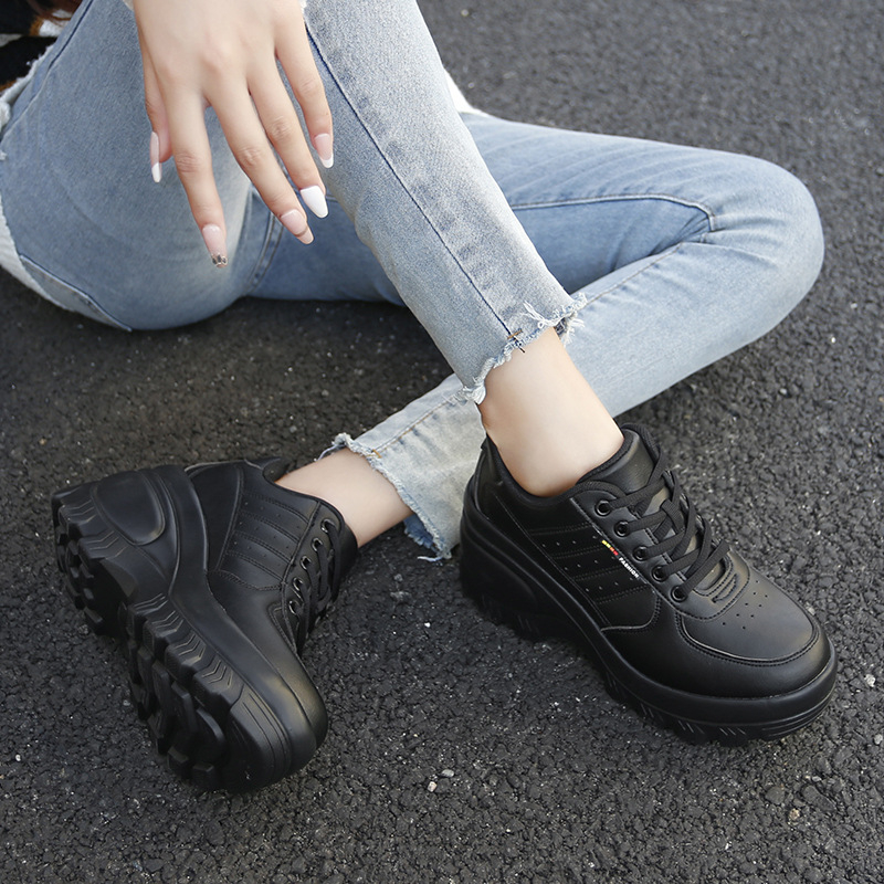Kényelmes mindennapi légáteresztő magas talpú tornacipő, 4–6 cm wedge, kerek orr, mikroszálas felsőrész