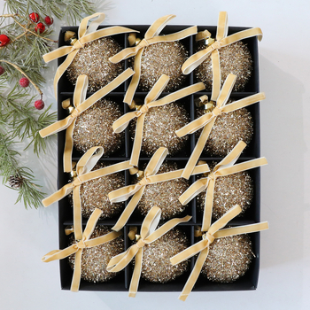 Set ozdobných gúľ na Vianoce s motýľovým uzlom, z plastu, moderný minimalistický štýl, poloručná-polomechanická výroba, výrobné číslo 9251