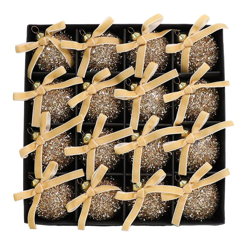 Set ozdobných gúľ na Vianoce s motýľovým uzlom, z plastu, moderný minimalistický štýl, poloručná-polomechanická výroba, výrobné číslo 9251