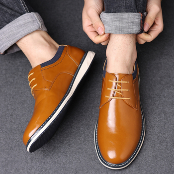 Pánske derby topánky, priedušný letný dizajn, vrchná časť z umelej PU, predné šnúrky, masážna stielka, nízky podpätok 1–3 cm