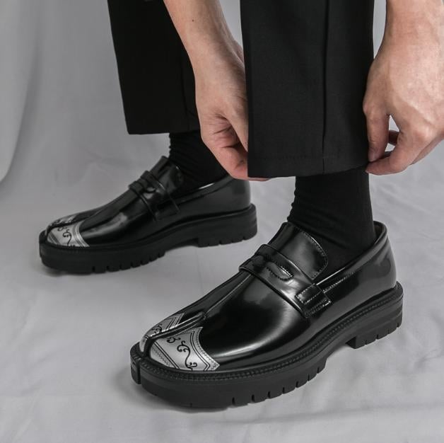 Unisex loafers z PU kože, gumová podrážka, lakovaný povrch, nízky podpätok 1-3 cm, slip-on