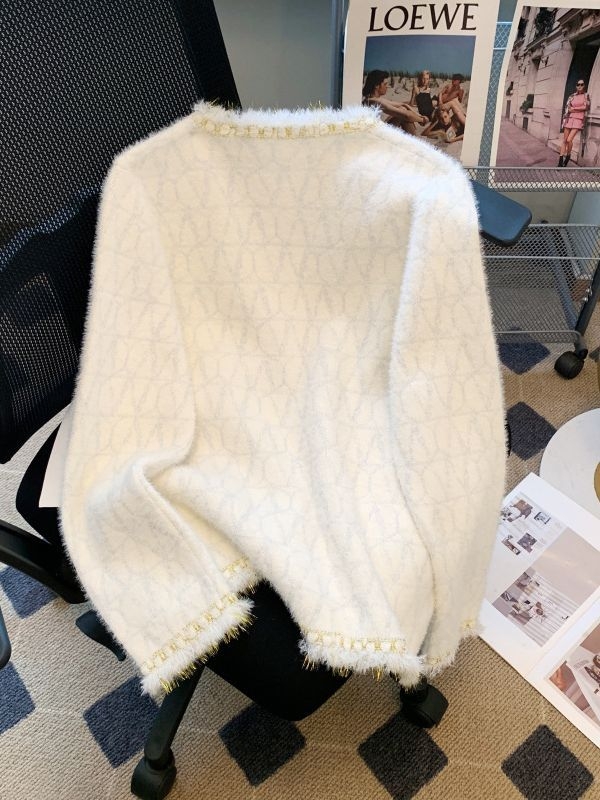 Kardigán v Chanel štýle s strapcami, voľný strih, V výstrih, dlhé rukávy, jacquardový geometrický vzor, materiál z imitácie norky