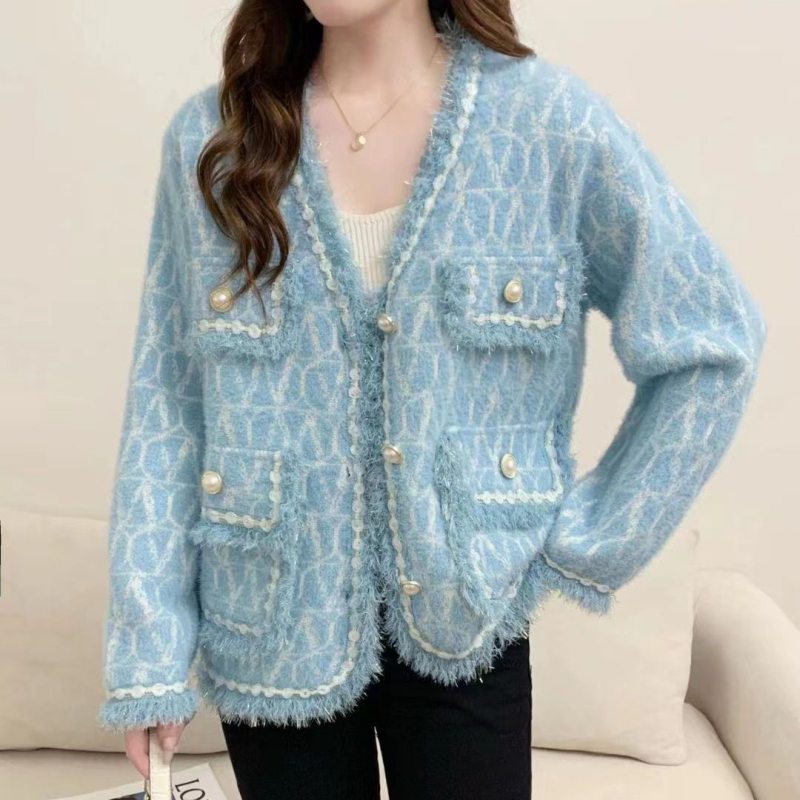 Kardigán v Chanel štýle s strapcami, voľný strih, V výstrih, dlhé rukávy, jacquardový geometrický vzor, materiál z imitácie norky